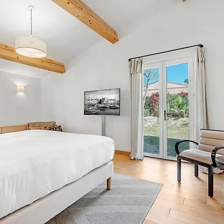 Exceptional Villa- Ac- 5br-10p- Baie Des Canebiers 别墅 *
